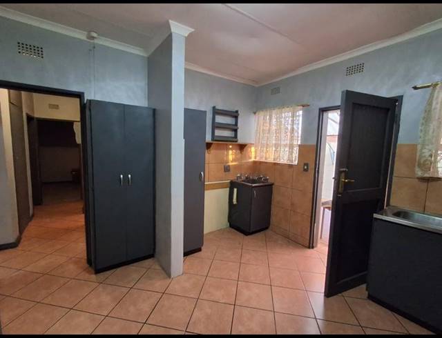 2 BEDROOM TOWNHOUSE FOR SALE IN VANDERBIJLPARK CW 3